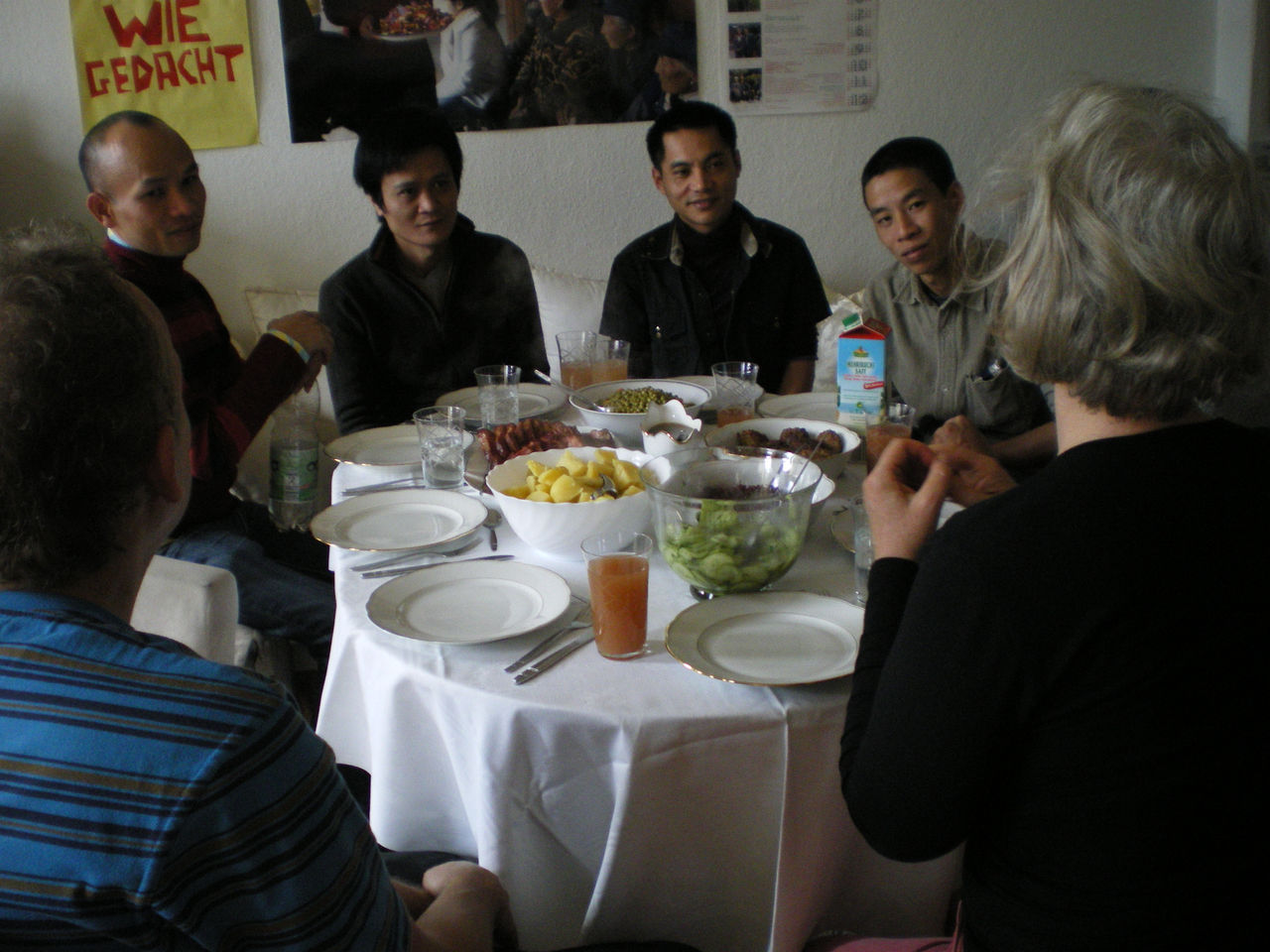 Photographic documentation of RYLLEGA Berlin (Truong Tan, Nguyen Quang Huy, Nguyen Minh Thanh and Nguyen Minh Phuoc at a meal gathering, 20 September 2008)